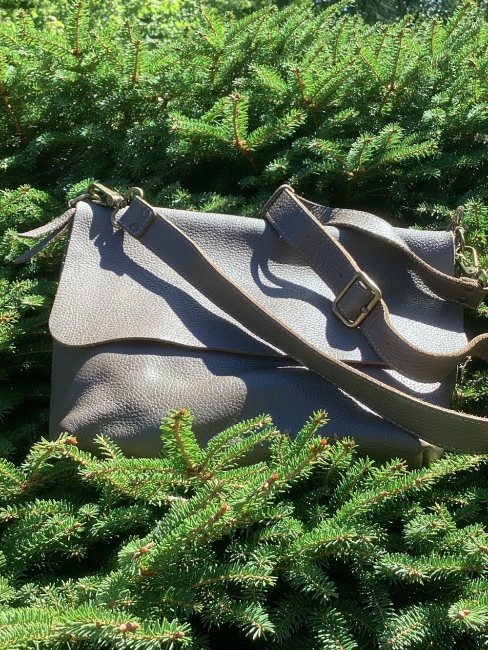 11600 Leather Goods Handcrafted In Spain Pebbled Flap Top Handbag🦋